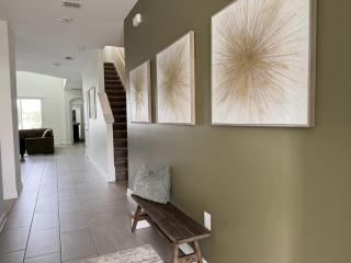 Serene Green Villa- Your Perfect Getaway Near All The Fun - 3