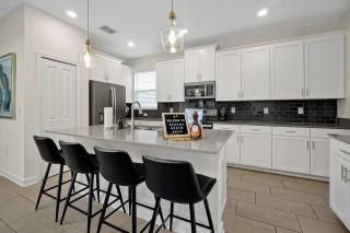 Serene Green Villa- Your Perfect Getaway Near All The Fun - 4