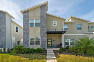 Spacious 5BR Home with Pool Near Top Attractions - Kissimmee - 7