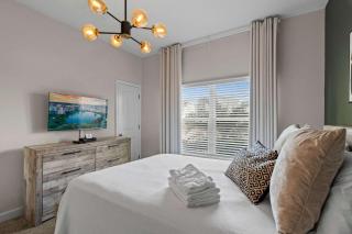 Chic 4BR Home with Mickey & Star Wars Rooms - Kissimmee - 3
