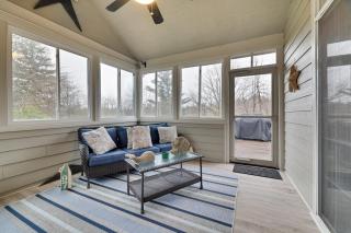The Nest at Pinecrest by AvantStay Spacious Deck Game Room Fire Pit - Pocono Pines - 6