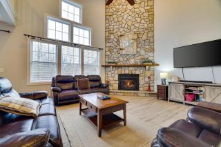 The Nest at Pinecrest by AvantStay Spacious Deck Game Room Fire Pit - Pocono Pines - 7