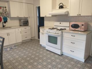 Comfortable Convenient Big 3 Bedroom Apartment 30 Minutes to New York City - 7