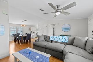 Near Beach Hot Tub Pet-Friendly - 2