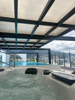 Suite de Lujo Con Spa y Piscina - Quito - 0