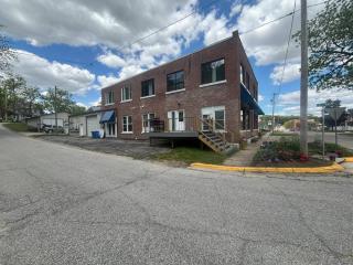 1st Fl 2BR Downtown + 2 Pkg - Elkader - 8