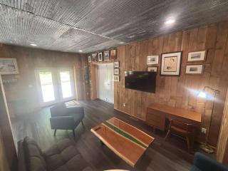 1st Fl 2BR Downtown + 2 Pkg - Elkader - 7