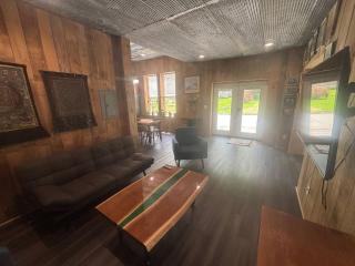 1st Fl 2BR Downtown + 2 Pkg - Elkader - 6