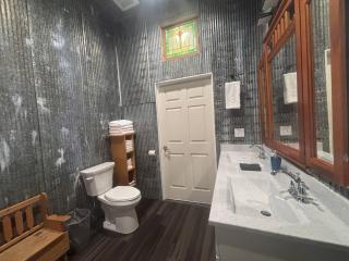 1st Fl 2BR Downtown + 2 Pkg - Elkader - 4