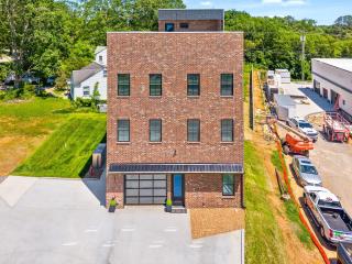 The Spot, by Johnathan Located at 281 Liberty Pkwy - Clarksville - 4
