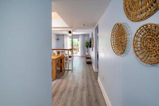 Calm Waterside Condo - Views, Pool & Family Fun - Mary Esther - 4