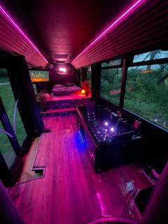 Magnifique bus insolite avec jacuzzi - - 5