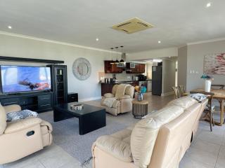 Accommodation front - Modern Beach Retreat 6 Sleeper - Durban - 0