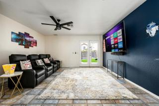 Reel fun Centrally Located w Movie Room Pool Hot Tub - Phoenix - 7