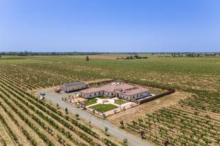 8 Mi to Lodi Lake Luxe Home with On-Site Vineyard - Acampo - 0