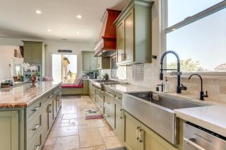 8 Mi to Lodi Lake Luxe Home with On-Site Vineyard - Acampo - 1