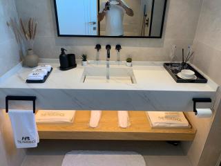 Luxe Private Beach Apartment Residence - Sharjah - 5