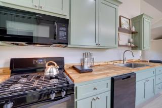Hike, Fish and Explore Peaceful McAlester Cabin! - - 2