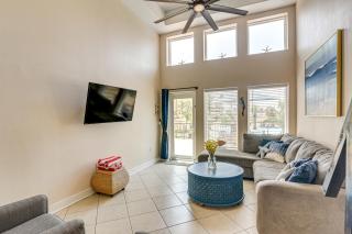 Walk to Beach Pool-View Condo in Galveston! - Galveston - 7