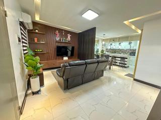 Stylish 3 Bedroom Home for Families & Groups - - 0