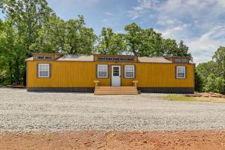 Cabin in Petrified Forest - Modern McAlester Gem! - - 9