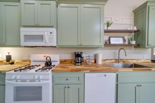 Cabin in Petrified Forest - Modern McAlester Gem! - - 2