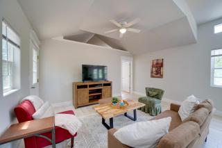 Cabin in Petrified Forest - Modern McAlester Gem! - - 5