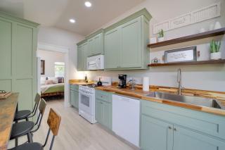 Cabin in Petrified Forest Near Eufala Lake! -  - 6