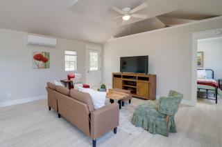 Cabin in Petrified Forest - Modern McAlester Gem! - - 7
