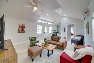 Cabin in Petrified Forest - Modern McAlester Gem! - - 6