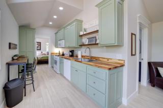 Cabin in Petrified Forest - Modern McAlester Gem! - - 4