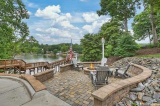 Lakefront w Private Dock Hot Tub Pontoon Rental Butler Bliss by AvantStay - Sherrills Ford - 6