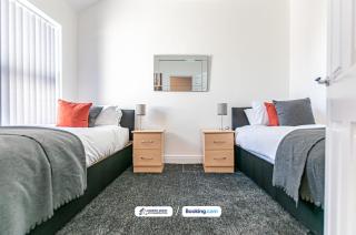 3BR House in Warrington Ideal for Contractors & Work Stays with Free WiFi and Free Street Parking - 4