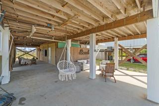 Latitude Adjustment Beach House - 6