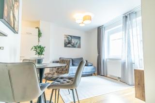 Sweet 1BR & 1LR with Balcony, 9-Min to City Center - Vienna - 5