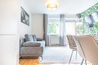 Sweet 1BR & 1LR with Balcony, 9-Min to City Center - Vienna - 3