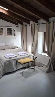 Casa Ypsilon Olive Oil - 8