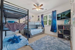 Charming Boho Getaway -Near Downtown- Sleeps 10 - 5