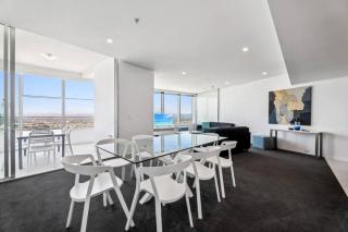 Sky Home on 54th Floor - Stunning South East Views - Gold Coast - 3