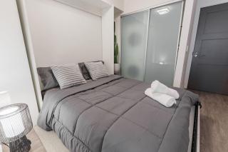 Downtown CN Tower View Condo with Pool Hot tub and Gym - 9