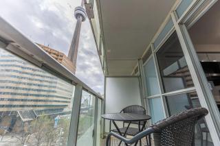 Downtown CN Tower View Condo with Pool Hot tub and Gym - 7