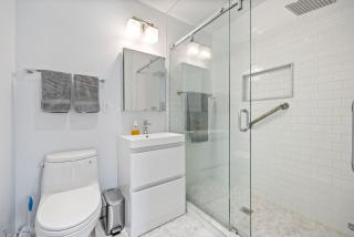 Modern 4BR with Parking 10 Min to YYZ Airport - Mississauga - 7