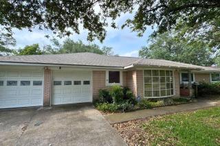 Large 4BR Retreat in Baytown - Baytown - 9