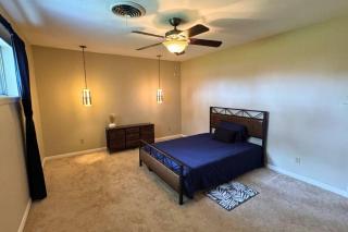 Large 4BR Retreat in Baytown - Baytown - 2