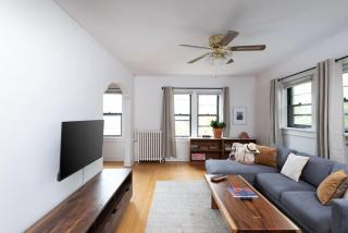 Sunny East Side Vintage 2BR Apartment - Milwaukee - 0
