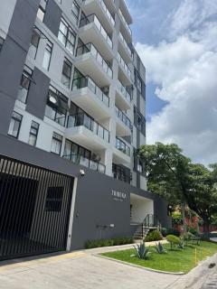 Dormitorio privado con baño cama king TV 4K Zona céntrica - 9