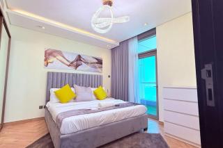 75 inch TV Sea View Ps5 Game - Manama - 9