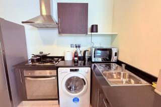 Penthouse 75 inch TV Sea View - Manama - 8