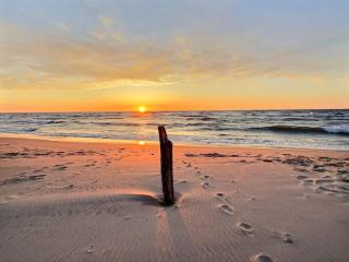 The Sawyer Hideaway - 3BR 2B with Hot Tub & Fire Pit - 5 mins to beach - Sawyer - 8