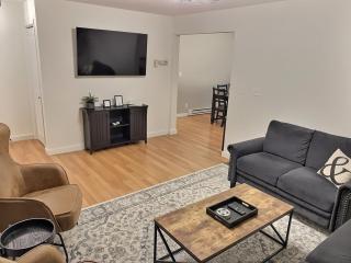 The Sawyer Hideaway - 3BR 2B with Hot Tub & Fire Pit - 5 mins to beach - Sawyer - 2
